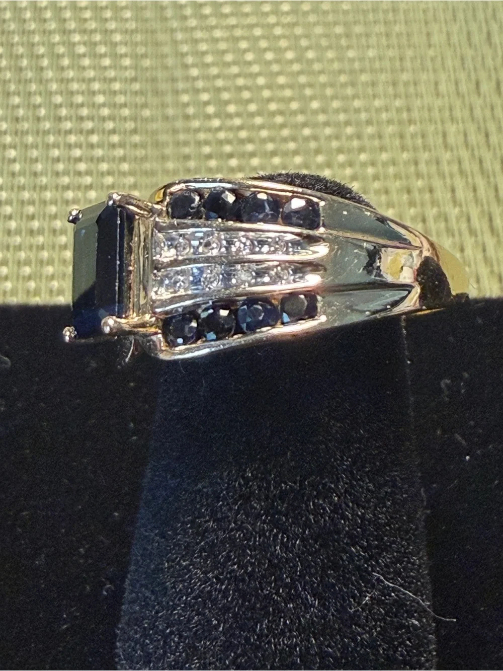 Elegant 14k Yellow Gold Diamond & Blue Sapphire Ring